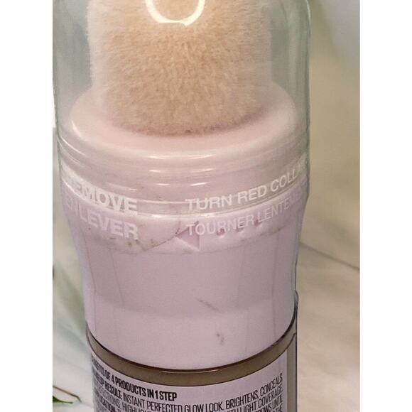 Maybelline Instant Age Rewind Perfector 4-In-1 Glow Makeup 0.5 Fair Light Cool - Picture 4 of 7
